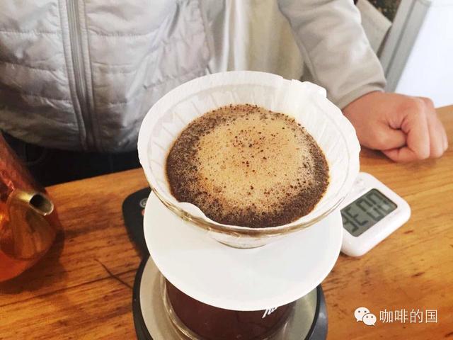 当咖啡粉遇到热水时就会膨胀,这是为什么?