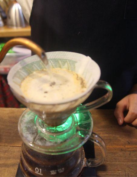 如何根据咖啡粉的不同粗细程度调整冲煮手法?