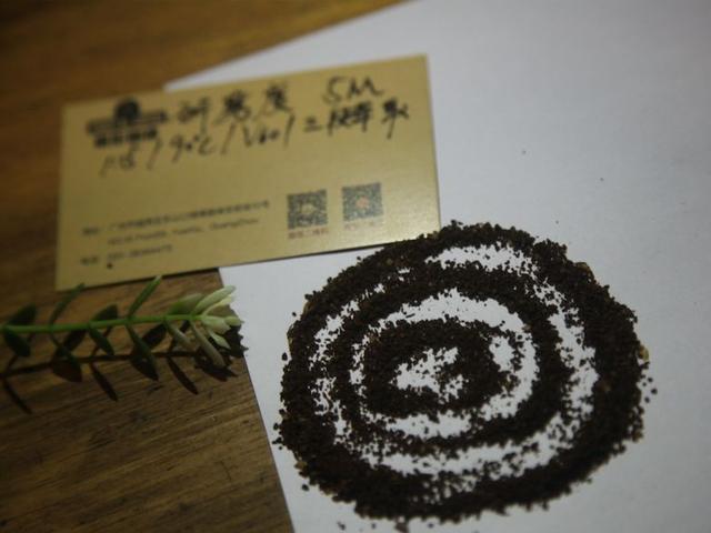 如何根据咖啡粉的不同粗细程度调整冲煮手法?