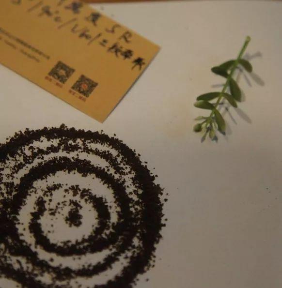 如何根据咖啡粉的不同粗细程度调整冲煮手法?