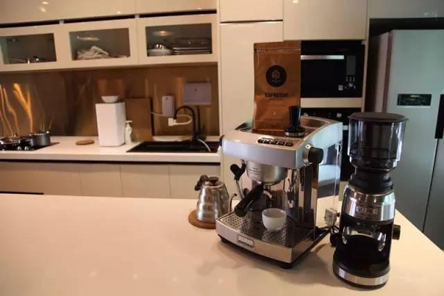 极·食丨咖啡高手揭秘“手冲咖啡”,体验精致生活