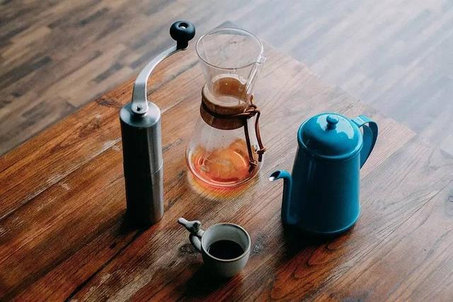 如何制作一杯美味的手冲咖啡