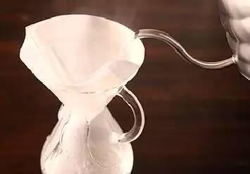 如何制作一杯美味的手冲咖啡