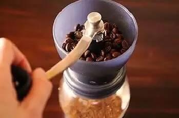 如何制作一杯美味的手冲咖啡