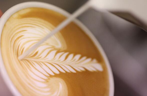咖啡拉花技巧大放送 如何做简单又好看的拉花