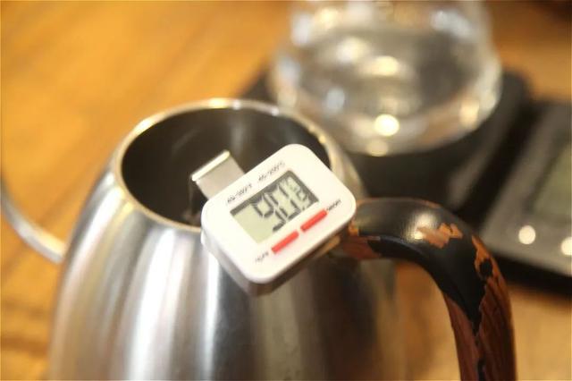 你的手冲咖啡是用多少度水温冲泡的?