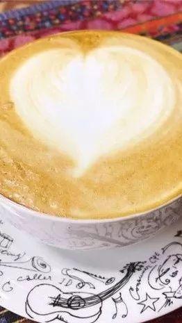 【每日一咖】用自己的态度和温度冲调,咖啡正好中和了小绿叶的甜腻~