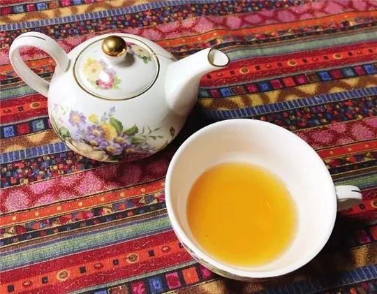 【每日一咖】用自己的态度和温度冲调,咖啡正好中和了小绿叶的甜腻~