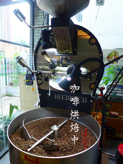 用手工冲调一杯有态度的咖啡