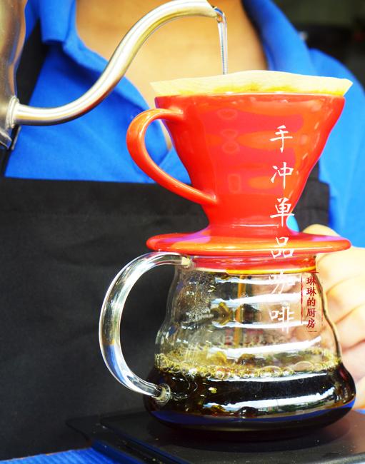 用手工冲调一杯有态度的咖啡