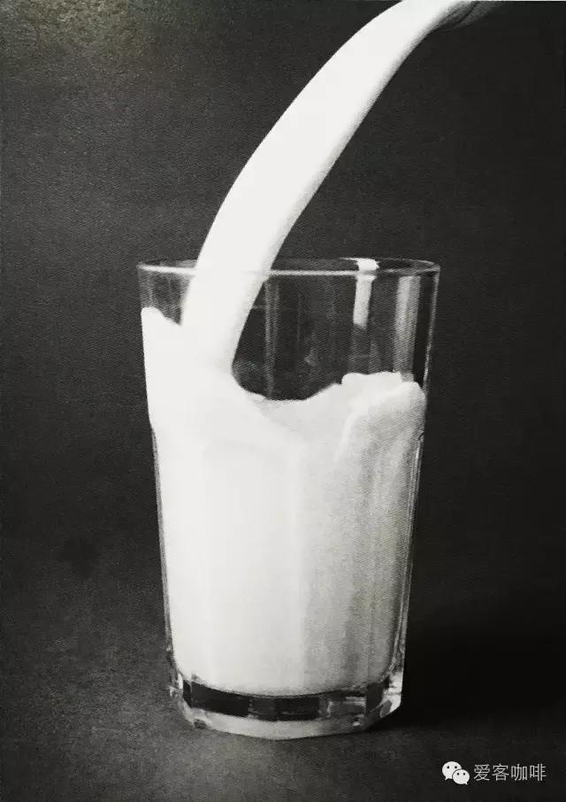 咖啡拉花知识大全 · 咖啡拉花奶泡制作详解(一)