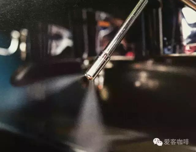 咖啡拉花知识大全 · 咖啡拉花奶泡制作详解(一)