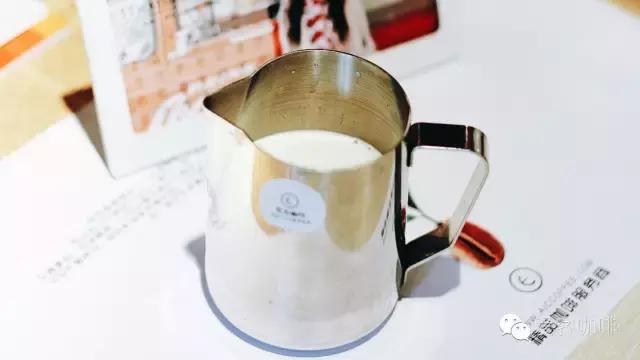 咖啡拉花知识大全 · 咖啡拉花奶泡制作详解(一)