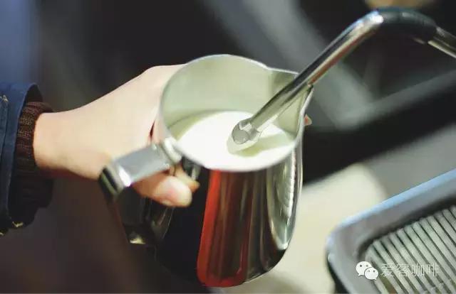 咖啡拉花知识大全 · 咖啡拉花奶泡制作详解(一)