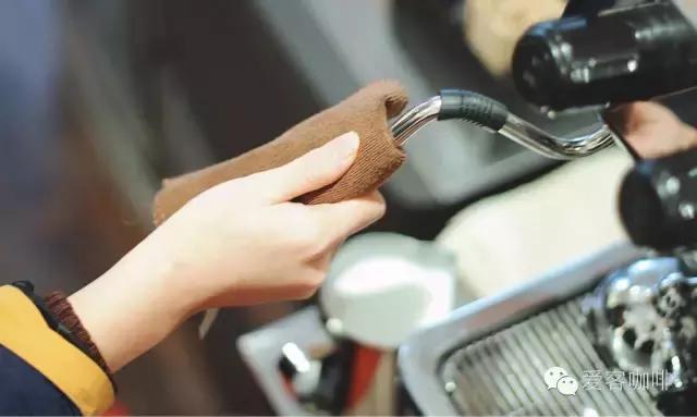 咖啡拉花知识大全 · 咖啡拉花奶泡制作详解(一)