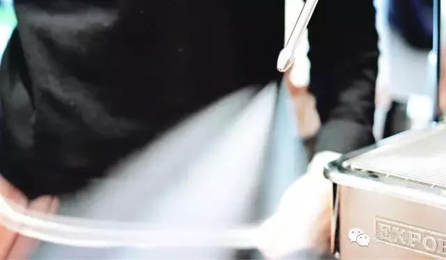 咖啡拉花知识大全 · 咖啡拉花奶泡制作详解(一)