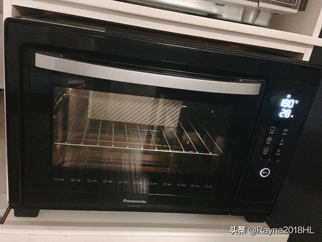 香浓咖啡坚果奥利奥面包,口感丰富、回味无穷,一次发酵更省时