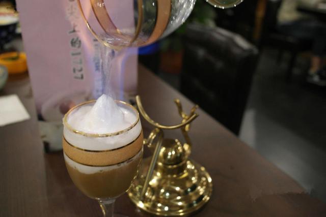 每次去星巴克只点拿铁真的low爆了！手把手教你点咖啡