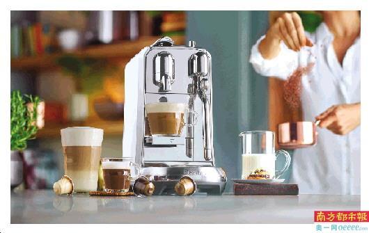 在家自制一杯奶泡咖啡