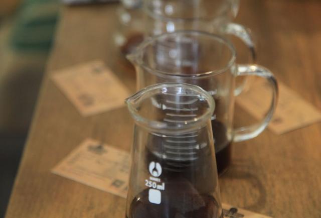 「实验」挂耳咖啡应该怎么冲？挂耳包到底要不要泡着？