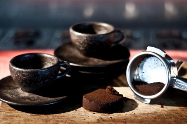 用咖啡做的咖啡杯,可降解、防摔、重复使用