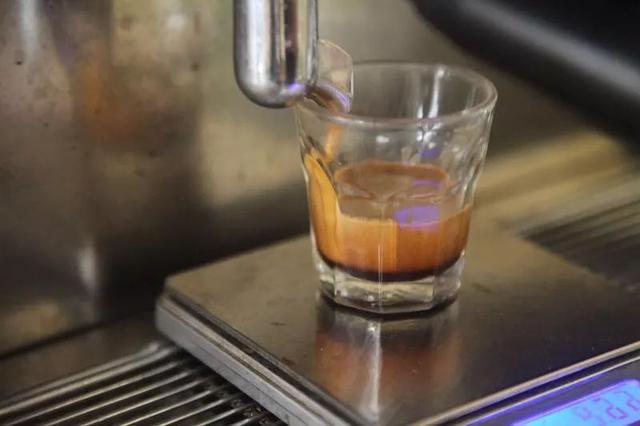 咖啡一定要加牛奶吗？浓缩咖啡和手冲咖啡的区别是什么？