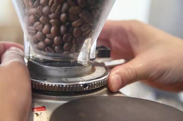 咖啡一定要加牛奶吗？浓缩咖啡和手冲咖啡的区别是什么？