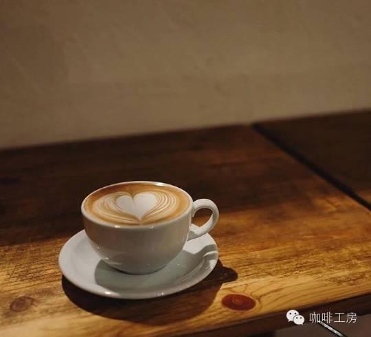 你用什么牛奶做你的那杯卡布和拿铁？咖啡牛奶的比例？