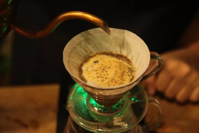 手冲咖啡难以入口？！看看手冲器具使用对了没