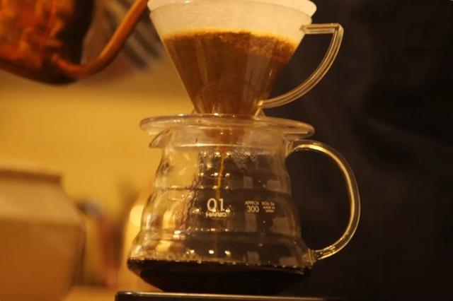 手冲咖啡难以入口？！看看手冲器具使用对了没