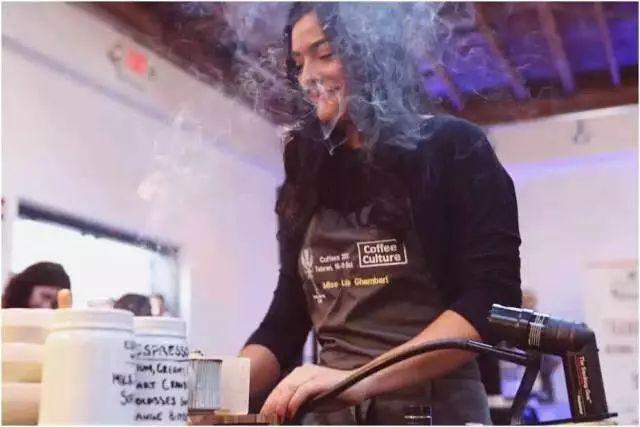 不会拉花没关系！跟着世界级咖啡大师学做百变花式咖啡！