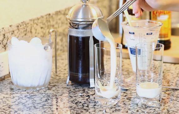 夏日大作战：混合搅一搅就超好喝的泰式香草咖啡