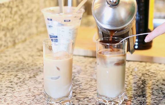 夏日大作战：混合搅一搅就超好喝的泰式香草咖啡