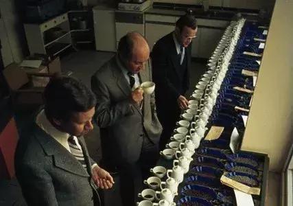 咖啡因靠什么让你兴奋?本是植物杀虫剂却让人心瘾难戒