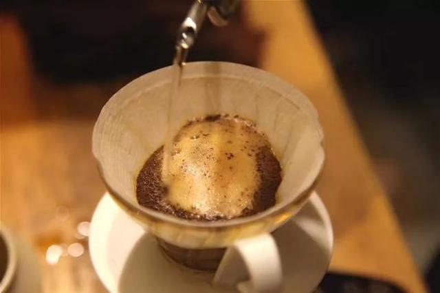 手冲注水大小不知如何拿捏？看看这三大技巧