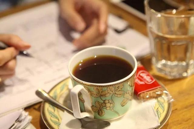 同样是黑咖啡，美式咖啡与手冲单品咖啡哪个更好喝？